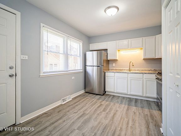 3rd image of 1735 N Berwick Blvd APT A