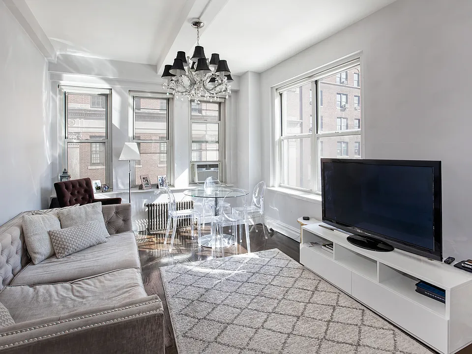 126 W 73rd St #5D
