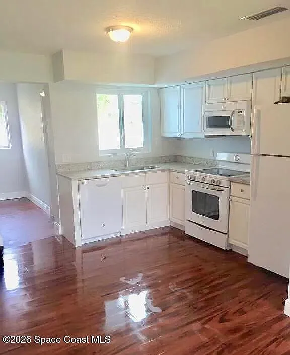 2 bed, 1.0 bath, 1206 sqft, $2,000 — Photo 2