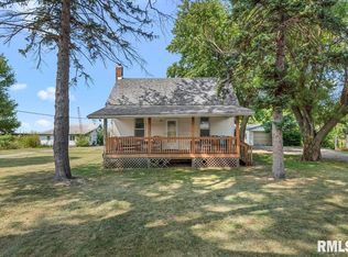 9 W Magnolia St, Pana, IL 62557