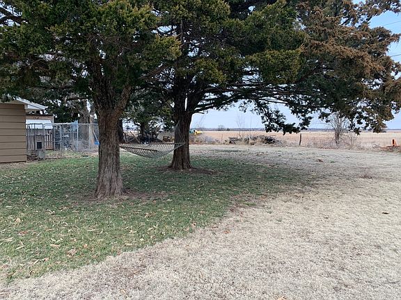 5th image of 812 SE Pioneer Rd