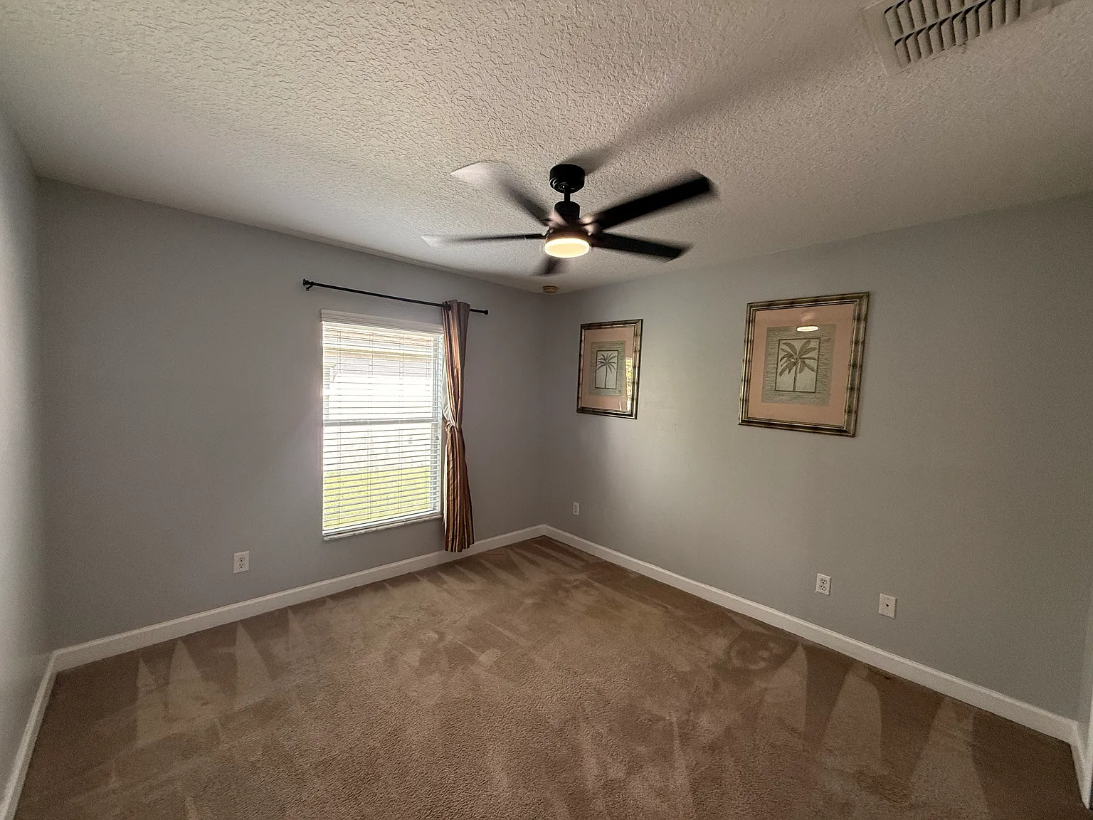 4 bed, 1915 sqft, $2,600 — Photo 3