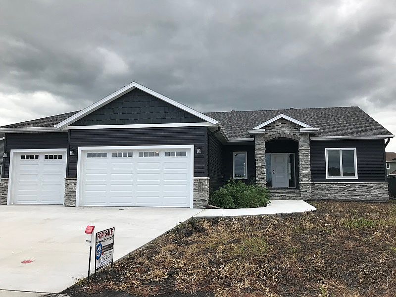 1st image of 2818 McLeod Dr E