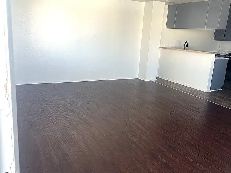13714 KORNBLUM AVE — Photo 3