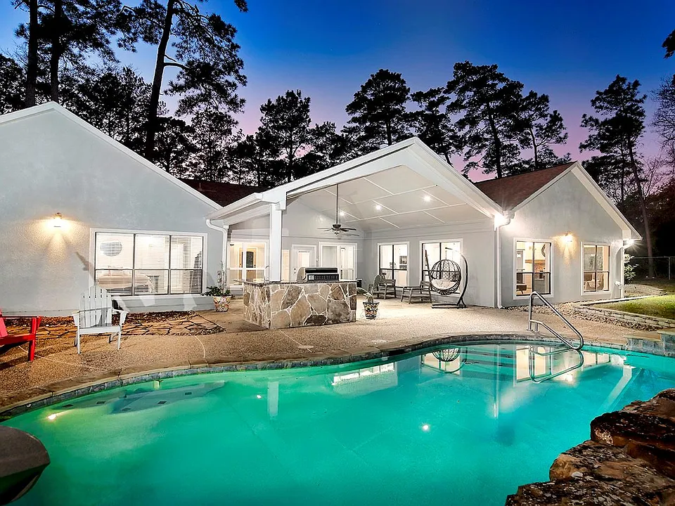 44 Lake Forest Cir