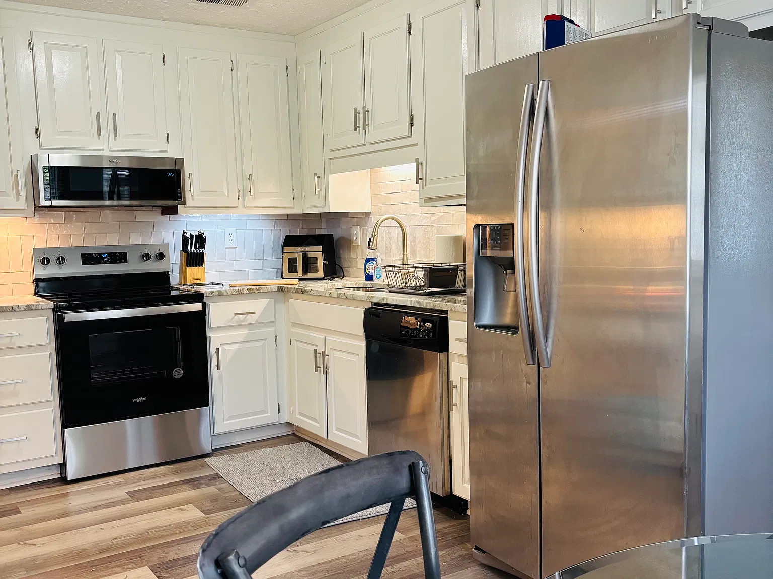 3 bed, 1800 sqft, $4,200 — Photo 3