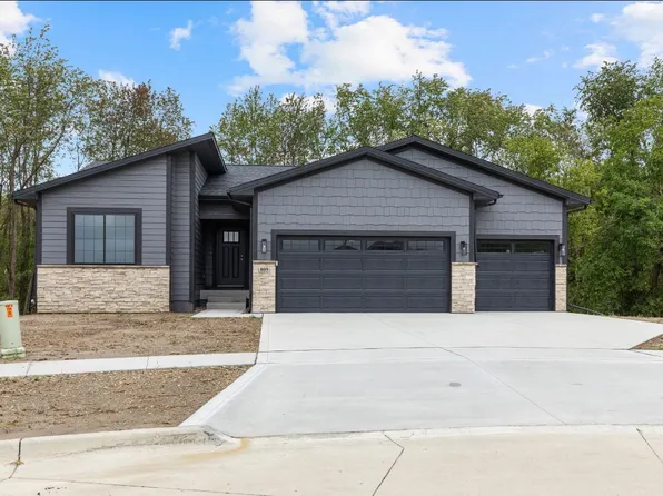 809 Whitetail Ct, Mitchellville, IA 50169