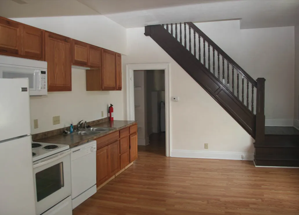 3 bed, 1000 sqft, $2,250 — Photo 3