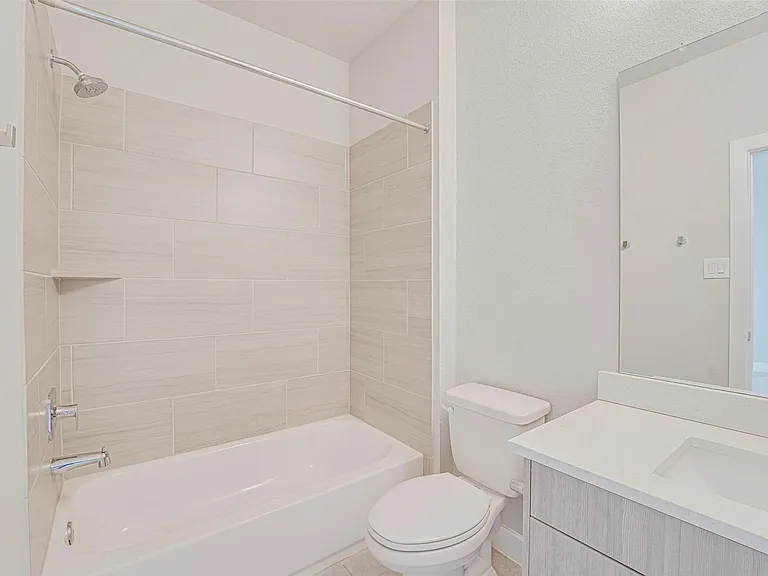 389 N Centro Cir #B — Photo 10