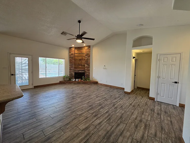 10619 E 35th Pl — Photo 3