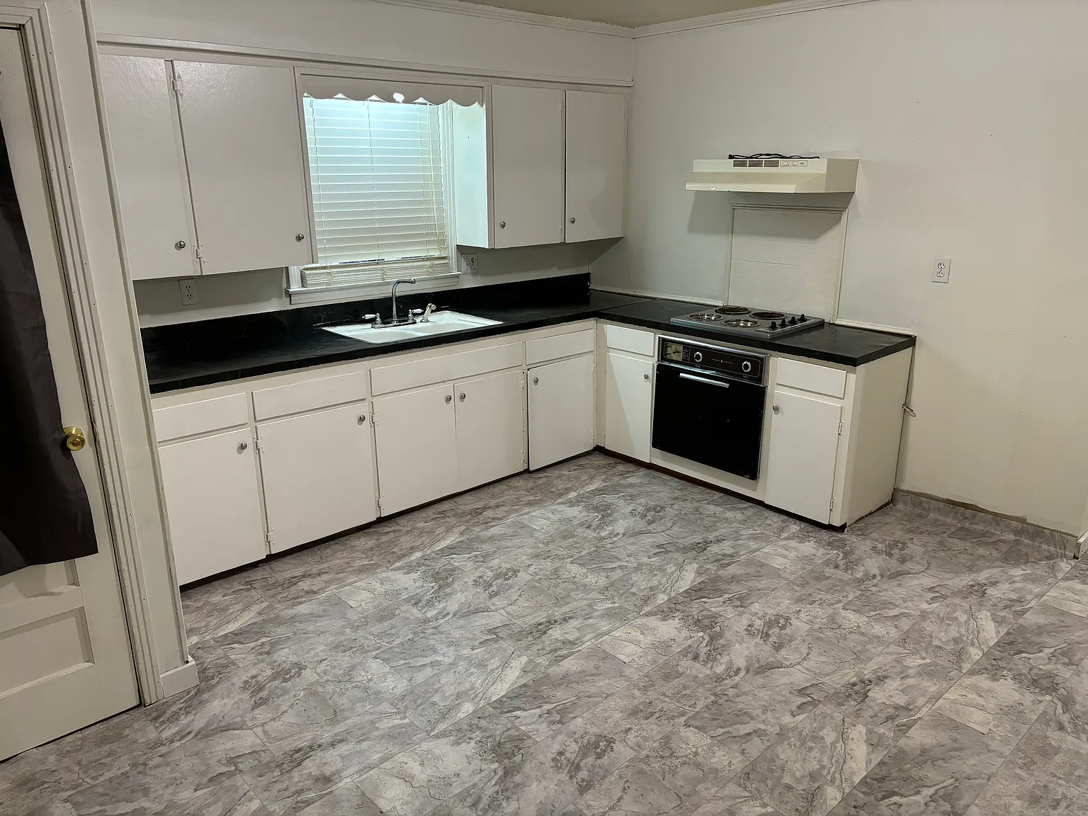 2 bed, 800 sqft, $700 — Photo 3