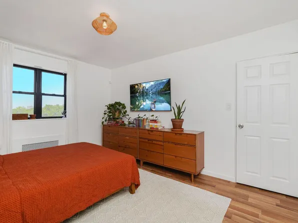 2821 Kings Highway image 18 of 22