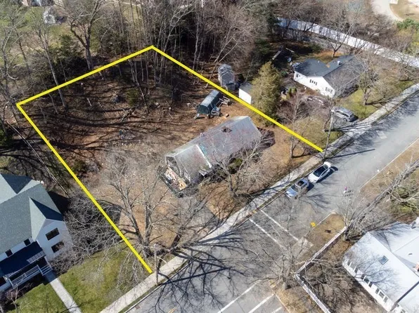 5 Murphy Ave, Newburyport, MA 01950