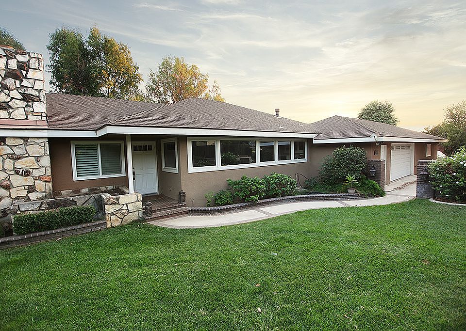 1st image of 9425 Beechwood Dr