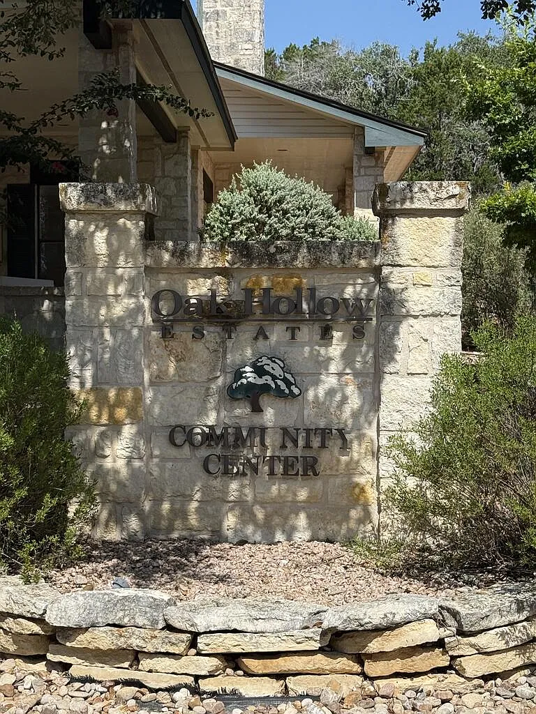 3 bed, 2.5 bath, 2154 sqft, $2,400 — Photo 2