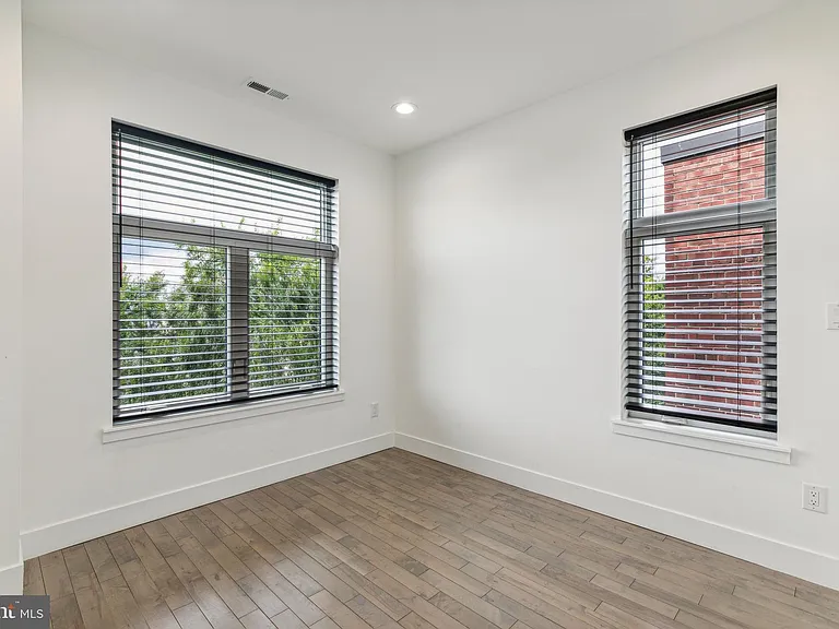 2835 Edgemont St — Photo 34