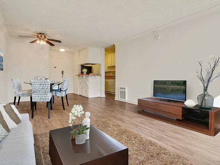 Woodcliff Apartments — Photo 26