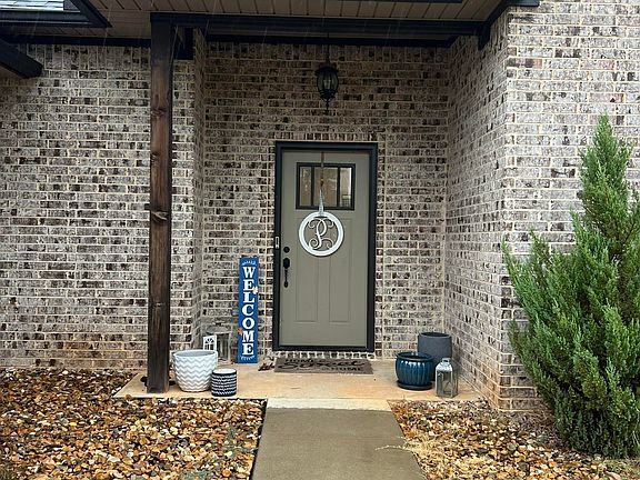 2nd image of 190 Lillian Ln