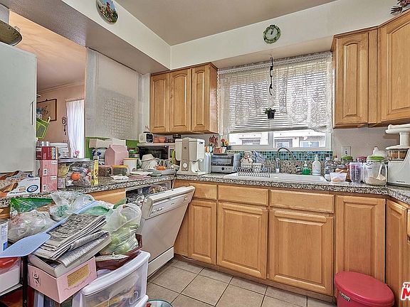 5th image of 981 S Saint Andrews Pl APT 201