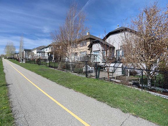 4th image of 92 Sherwood Rise NW