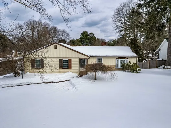 1391 Pond St, Franklin, MA 02038
