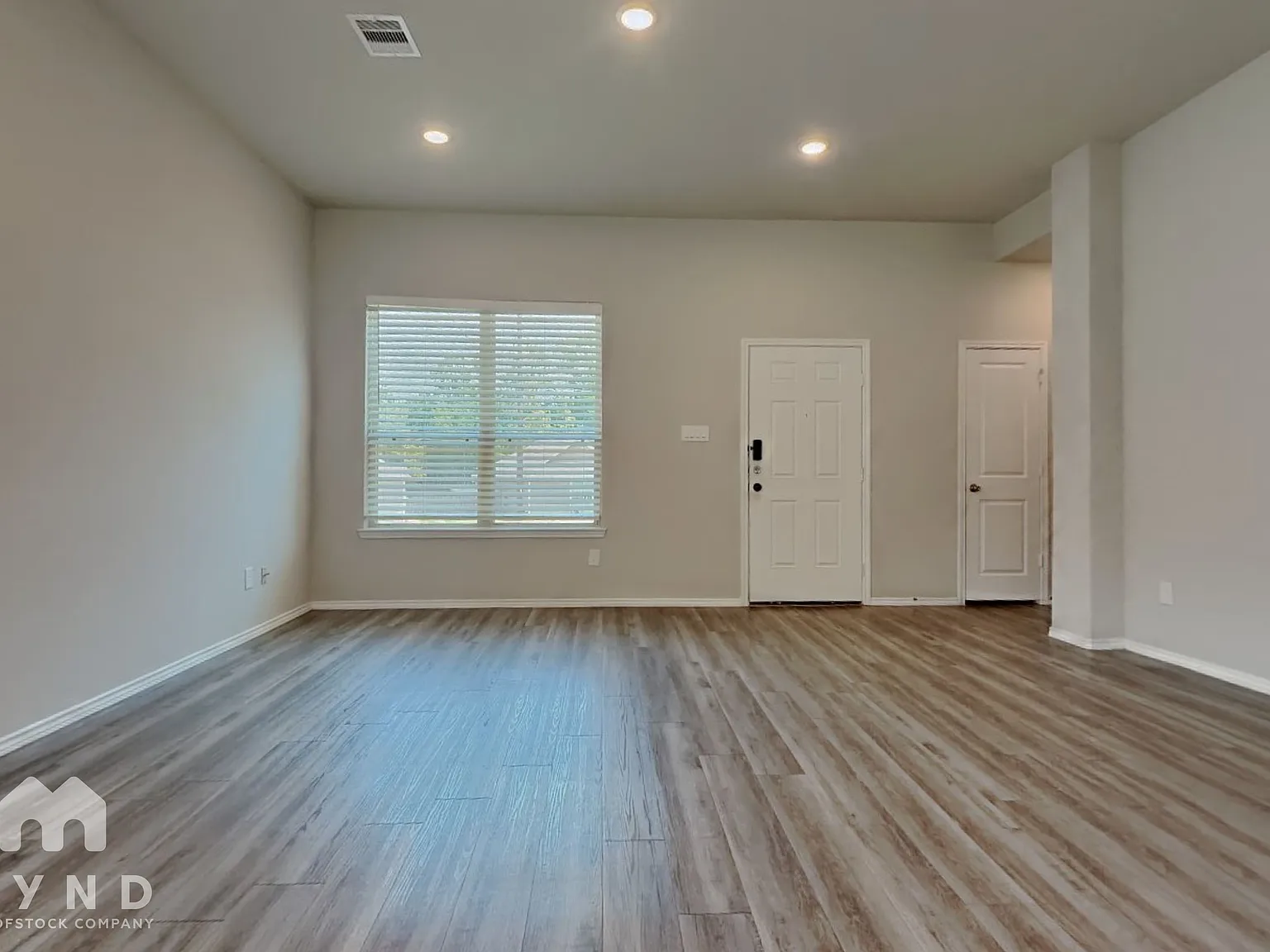 4 bed, 2.5 bath, 1820 sqft, $1,815 — Photo 2