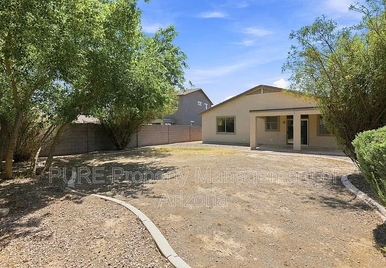 1136 E Nickleback St — Photo 19