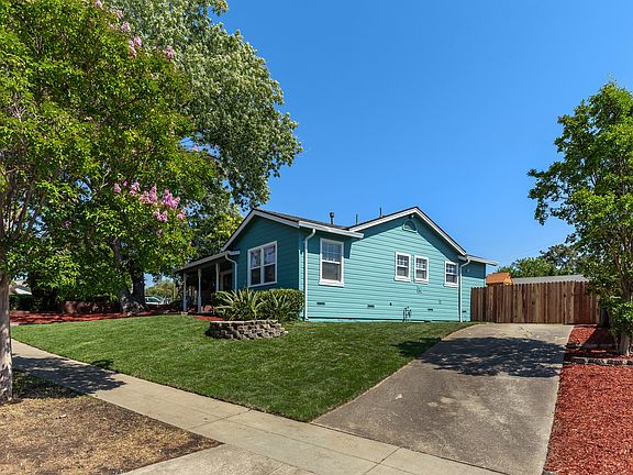 3rd image of 533 Hobie Ln