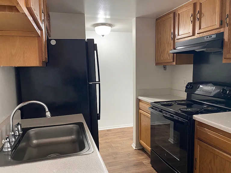 Palms East Apartments — Photo 11