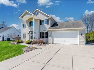 7374 Graydon Dr, North Tonawanda, NY