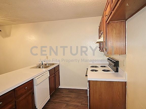 5th image of 122 Country Bend Dr