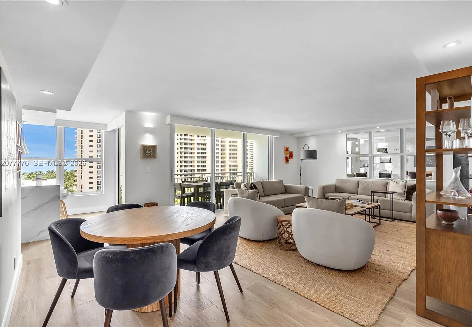 607 Ocean Dr — Photo 4