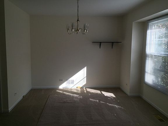 3rd image of 211 N Fiore Pkwy