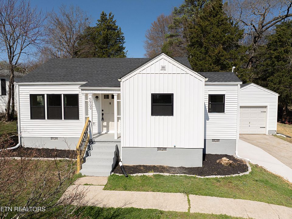 A*様 house on the hill Checker 90 90 Bridgeway Dr, Candler NC | Purchase a modern Custom House