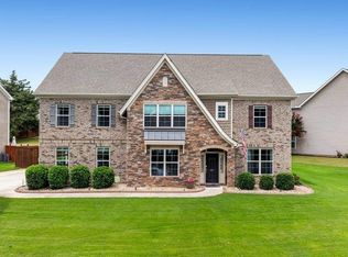 331 Leigh Creek Dr, Simpsonville, SC 29681