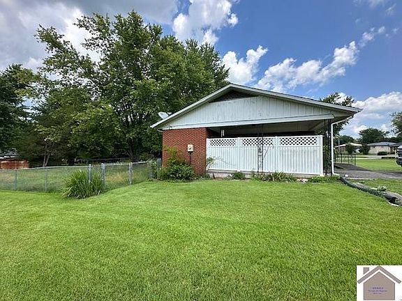 3rd image of 200 W Sandra Dr