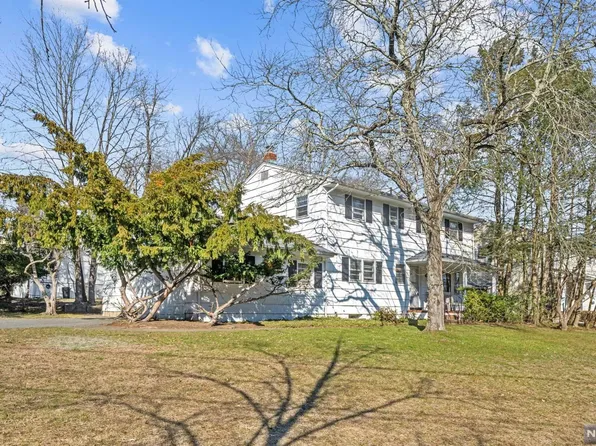 321 Harris Pl, New Milford, NJ 07646