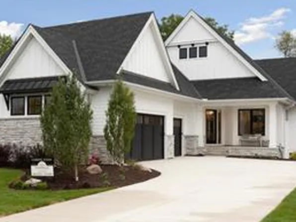 7091 Highland Ct, Eden Prairie, MN 55346
