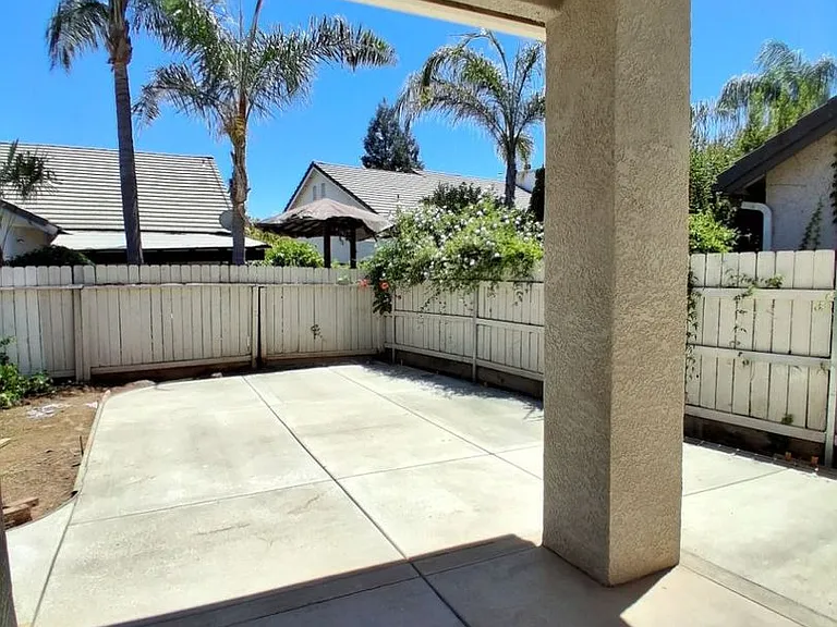 10374 N Sierra Vista Ave — Photo 22