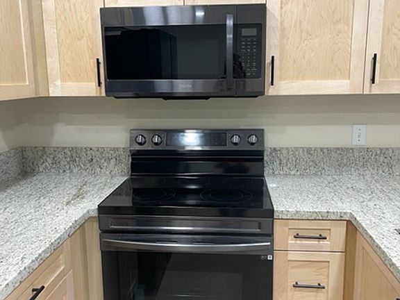 5th image of 413 Waldo Ave APT 204