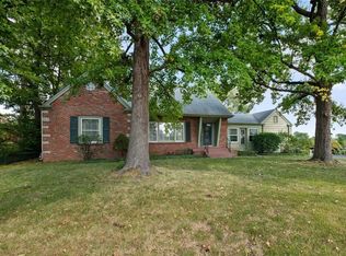 7009 S Rock Hill Rd, Saint Louis, MO 63123