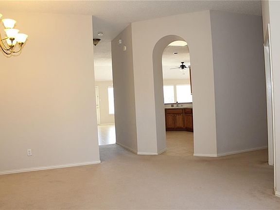 3rd image of 3713 Gardenia Ln