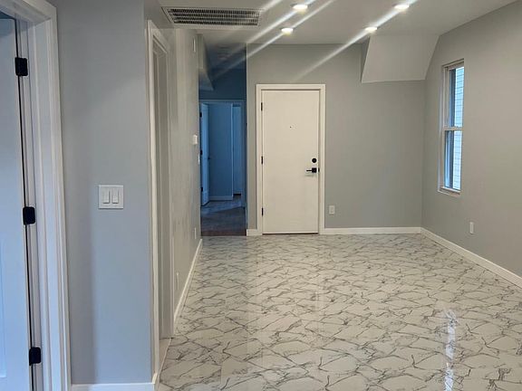 4th image of 386 21st St Floor 2
