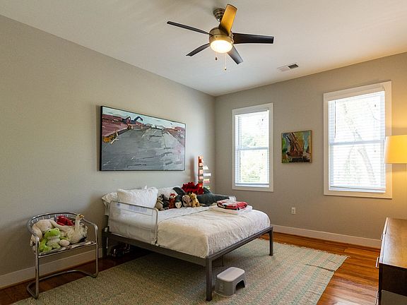 4th image of 2028 W Cary St APT 6