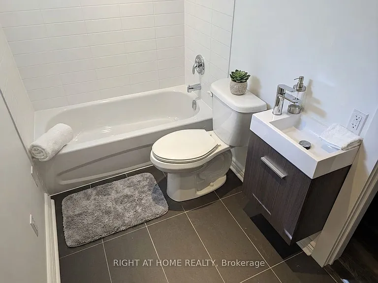 24 Harewood Ave — Photo 13