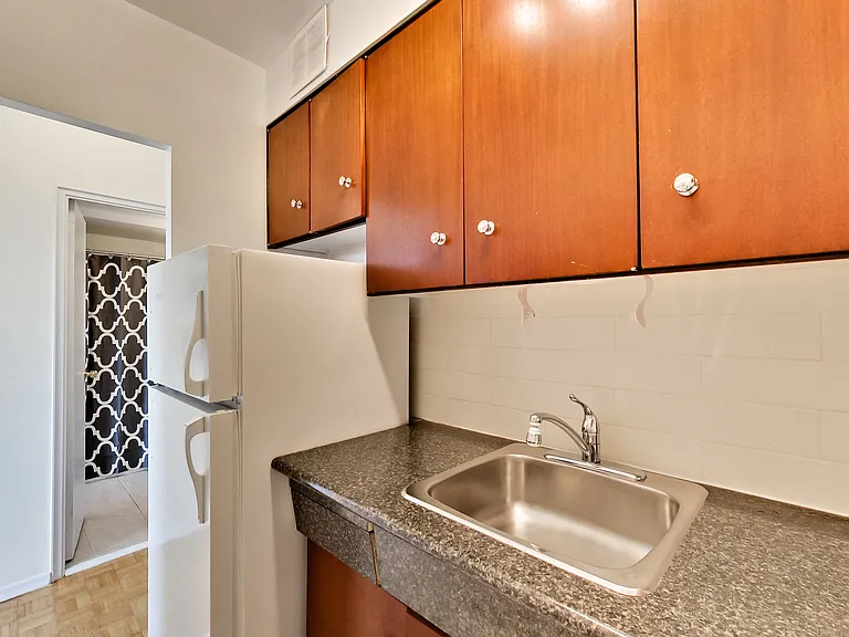 23 Lascelles Blvd — Photo 19