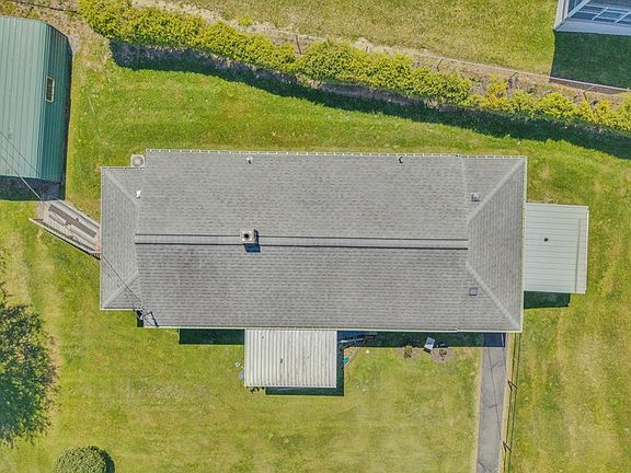 3rd image of 673 Stanaford Rd