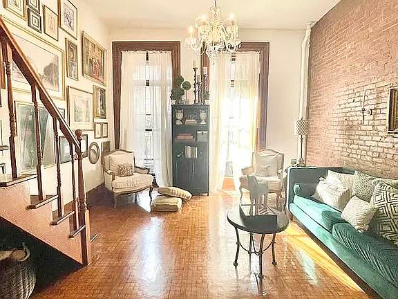 2nd image of 137 W 86th St
