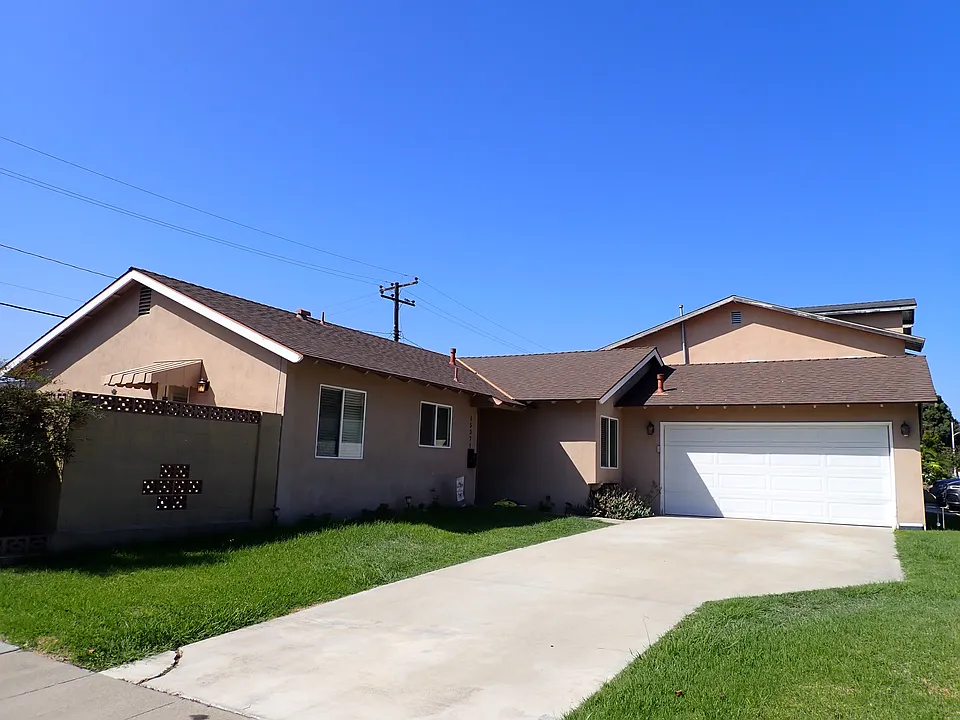 15371 Yorkshire Ln