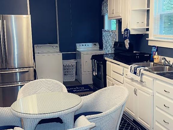 4th image of 10 Baltic Ln #1